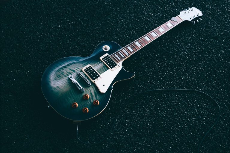 guitar1 2 768x512